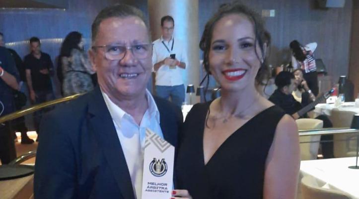Leila Cruz é eleita melhor assistente do Brasileiro Feminino